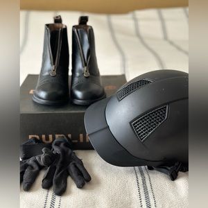 Child’s Riding Gear, Small (6-7)